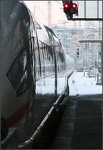 Winternachlese I -    Schneenasser ICE 3 im Stuttgarter Hbf -    17.01.2016 (M)