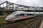 403 033-4  Esslingen am Neckar  und 403 003-7  Dortmund  kamen am 2.8.2016 als ICE545 von Köln Hauptbahnhof nach Berlin Gesundbrunnen, nun machen sie sich auf den Weg nach Berlin Rummelsburg.