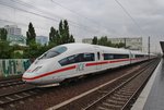 403 003-7  Dortmund  ist am 2.8.2016 zusammen mit 403 033-4  Esslingen am Neckar  als ICE846 von Berlin Gesundbrunnen nach Köln Hauptbahnhof unterwegs, Vorbeifahrt am S-Bahnhof Berlin Wedding.