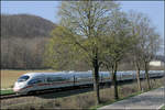 . Die hintere Zughälfte -

Nachschuss auf einen ICE 3 kurz vor Amstetten auf der Schwäbischen Alb.

11.04.2007 (M)