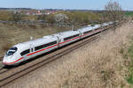 ICE 3  407 509 (Tz 709) am 8. April 2026 bei Vierkirchen. 