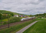 Am 08.05.2026 war ICE-Triebzug 706 als ICE 9590 auf dem Weg von Berlin nach Paris. Mit mehr als 2 Stunden Versp�tung fuhr der Zug bei Hermannspiegel durch die Vorderrh�n. Ob die Fahrg�ste bereits wussten, dass die Fahrt au�erplanm��ig in Frankfurt endet?