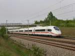 Der neue ICE Velaro am 28.04.2011 unterwegs Richtung Mnchen bei Hebertshausen.