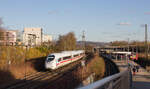 Unbekannter 407 passiert am 23.02.2022 in Richtung Mannheim fahrend die S-Bahn-Station Stuttgart Nord. 