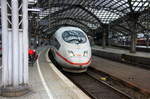 Ein ICE 518 kommt aus München-Hbf nach Dortmund-Hbf und steht im Köln-Hbf.