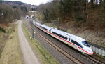 Der ICE3 aus Frankfurt am Main nach Brüssel-Süd(B) und  kamm aus dem Aachener-Buschtunnel  aus Rictung Aachen-Hbf und fährt in Richtung Hergenrath(B).