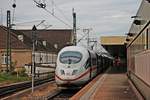 Nachschuss auf ICE 104/504 (Basel SBB - Amsterdam CS/Köln Hbf) am 05.10.2015, als dieser außerplanmäßig auf Gleis 2 und auch an diesem Tag und mehrere Tage danach nur bis Basel Bad Bf fuhr. Grund dafür war die Sperrung wegen Baumaßnahmen der Rheinbrücke zwischen dem Badischen Bahnhof und Bahnhof SBB.