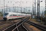 Einfahrt am 12.10.2015 von 406 582-7 (4682)  Köln  als ICE 504 (Basel SBB - Köln Hbf) auf Gleis 5 in Basel Bad Bf aus Richtung Startbahnhof.