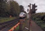 Im Umleiterverkehr bettigt sich dieser ICE mit der NS Nr. 4653. hier ist er am Bahnbergang Ltscher Weg in Breyell zu sehen.