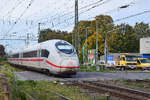 408 010 rauscht aus Richtung Arnhem kommend durch Emmerich in Richtung Oberhausen.

Emmerich 12.10.2024