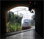 Am Bahnsteigknick -

Der ICE 4 nach München setzt sich in Berlin-Gesundbrunnen in Bewegung.

21.08.2019 (M)