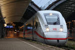 412 215 steht als ICE555 nach Berlin-Ostbahnhof im Hagener Hbf.