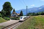 Der hübsche Lokalbahnhof Faulensee auf der Strecke Spiez - Interlaken wird heute nicht mehr bedient. ICE (hier ICE 9038 aus Berlin, von hinten gesehen) hätten hier ohnehin nicht angehalten. 14.Juni 2021   