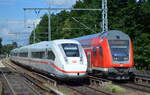 ICE 1040 aus dem Ostseebad Binz mit dem ICE 4 Tz  9217  Richtung Berlin Gesundbrunnen und Begegnung mit dem RE3 Richtung Eberswalde am 02.07.21 Berlin Buch.