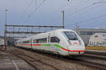 ICE 4 0812 045-4 durchfährt den Bahnhof Rupperswil. Die Aufnahme stammt vom 04.02.2022.