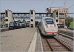 Nachdem der Gegenzug in Form des ICE 4 von Interlaken Ost nach Hamburg Altona in Spiez eingetroffen ist, kann der MOB BLS GoldenPass Express GPX 4064 seine Fahrt nach Interlaken Ost fortsetzen. 

30. August 2023