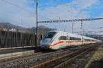 ICE 4 5812 043-8 durchfährt am 02.02.2026 den Bahnhof Gelterkinden.