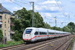 412 083 rauscht durch Oberbilk in Richtung Düsseldorf Hbf.

Düsseldorf 07.07.2024