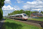 412 237 'Spree' rollt am 17.05.26 mit der Aufschrift 'ICE4-Flotte komplett' durch Radis Richtung Bitterfeld.