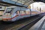 412 035 (0812 035-5) fährt am 31.10.2019 als ICE505 von Hamburg-Altona nach München Hauptbahnhof in Berlin Spandau ein.