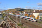 Noch klassisch mit vollständig rotem Streifen: Unbekannter 412 als ICE 610 München-Dortmund am 27.10.2020 in Oberesslingen. 