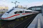 412 202 (7812 202-6) verlässt am 16.11.2020 als ICE642 von Berlin Ostbahnhof nach Düsseldorf Hauptbahnhof zusammen mit 412 214 (7812 214-1) als ICE652 von Berlin Ostbahnhof nach Köln