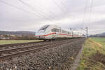 ICE 812 451-0 das Ziel ist Frankfurt/M. gesehen bei Herleshausen am 12.01.2022