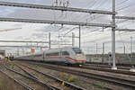 ICE 4 0812 087-6 durchfährt am 02.011.2022 den Bahnhof Muttenz.