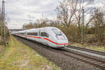 812 067-8 ist in Richtung Fulda bei Kerzell am 22.03.2023 unterwegs.