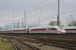 ICE 4 0812 087-6 verlässt am 23.03.2023 den badischen Bahnhof.