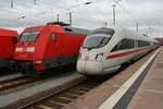 411 052-4  Travemünde  trifft am 26.10.2019 als ICE1678 von Hannover Hauptbahnhof im Stralsunder Hauptbahnhof auf 101 024-8.