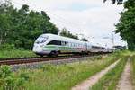 DB Fernverkehr Tz 1132 (411 032/532)  Wittenberge  mit Werbung  Deutschlands schnellster Klimaschützer  als ICE 1539 Bremen Hbf - München Hbf (Gandesbergen, 17.07.2020).