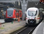 DB Regio Doppelstocksteuerwagen und DB Fernverkehr ICE-T mit Kupplungsbereitschaft am  14.04.16 in Frankfurt am Main Hbf.