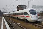 411 009-4  Güstrow  erreicht am 11.2.2017 als ICE1731 von Erfurt Hauptbahnhof nach Stralsund Hauptbahnhof den Bahnhof Berlin Lichtenberg.