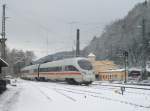 ICE 1512 erreicht am 07.Dezember 2013 den Bahnhof Kronach auf Gleis 1.