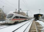 ICE 1512 steht am 07.Dezember 2013 in Kronach auf Gleis 1.