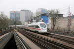 ICE T 411562 kommt hier am 10.2.2026 um 9.57 Uhr auf dem Weg nach Hamburg-Altona in Hamburg-Dammtor an.
