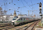 ICE T 411053-2 fährt aus Westen kommend am 8.3.2026 um 11.33 Uhr in den HBF Köln ein.
