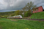 ICE 1747 verbindet seit Dezember 2025 K�ln �ber Kassel, Erfurt und Leipzig mit   Dresden. Am 19.04.2026 war 411 552 auf dem Zuglauf unterwegs. Gerade fuhr der Zug durch Melsungen-Schwarzenberg in Richtung Bebra.