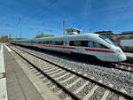 Im Bild der ICE T 1131  Trier  beim Halt am Hauptbahnhof in Bochum. (April 2026)