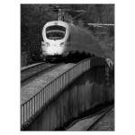 Über die Kuppe -    ICE-T auf der Fahrt von Stuttgart nach Zürich an der S-Bahnstation Österfeld.