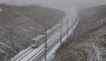 VDE 8.1 -   Am Tag des Fahrplanwechsels und somit der Inbetriebnahme der VDE 8.1 sind zwei ICE-T Einheiten im Schneegestöber bei Ingersleben kurz vor dem Westportal des Augustaburgtunnel (bei