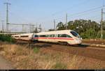 Nachschuss auf 411 574-7 (Tz 1174  Hansestadt Warburg ) und 411 525-9 (Tz 1125  Arnstadt ) als ICE 1506 (Linie 28) von München Hbf nach Hamburg-Altona, die Lutherstadt Wittenberg Hbf auf Gleis 3 verlassen.
[1.8.2018 | 18:51 Uhr]