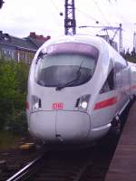 Ein ICE-T steht abfahrbereit in Hamburg-Altona.