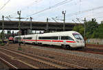 Nachschuss auf 411 566-3 (Tz 1166  Bingen am Rhein ) als ICE 1744 (Linie 26) von Hannover Hbf nach Stralsund Hbf, der den Bahnhof Hamburg-Harburg auf Gleis 2 erreicht.