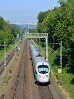 Durch eine Störung im Solinger Raum wurde der Erkrather Berg auch vom Fernverkehr befahren. Hier fährt ein 411er als Umleiter Talwärts in Richtung Düsseldorf.

Hochdahl 16.05.2020