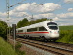 19. Mai 2009, ICE 73926 München - Berlin fährt nach Passieren des Bahnhofs Hochstadt-Marktzeuln in die Zettlitzer Kurve und damit in die Strecke der Frankenwaldbahn ein.