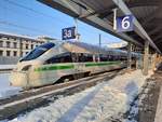 DB  411 081  Horb am Neckar  als Aufenthaltszug ICE 0, am 09.02.2021 in Erfurt Hbf. Nach dem  Wintereinbruch  am 08.02.2021 wurde der Triebwagen am Bahnsteig 3 bereitgestellt.