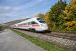 ICE 411 068-0 (Ellwangen) bei Thüngersheim am 12.10.2022.