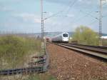 Ein Nachschuss auf ICE 1641 nach Dresden,kurz hinter Erfurt.Auf dem linken Gleis ist noch ein Gterzug zu sehen der diese Stelle kurz zuvor passiert hat.12.04.2008